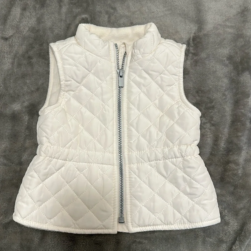 White Old Navy Puffer Vest Size 6-12m